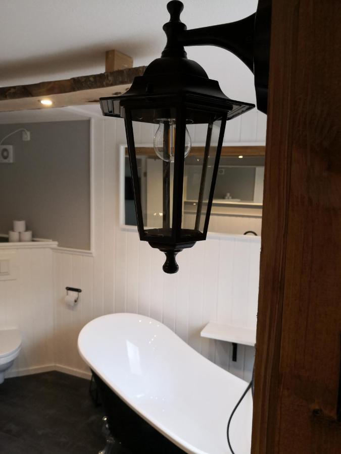 Old School Pa Eidslandet - Exclusive Apartment エクステリア 写真